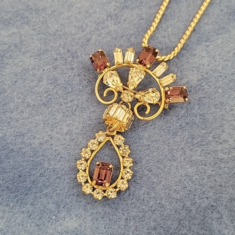 De Curtis Rhinestone Pendant 12 Kt Gold Filled Signed with Chain